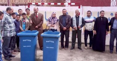بالصور.. تدريب الطلاب على فصل القمامة من المنبع بمدارس كفر الشيخ