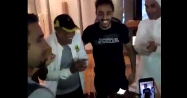شاهد بالفيديو.. "كهربا" يحتفل بعيد ميلاده الـ 23
