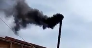 بالفيديو.. أهالى المنطقة المحيطة بمستشفى كرموز بالإسكندرية يشكون من حرق المخلفات