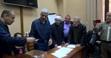 "السكة الحديد" تجرى قرعة الحج بين العاملين.. وعامل قبطى يشارك بالسحب