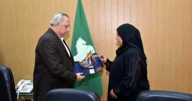 بالصور.. محافظ الشرقية يسلم 10 رحلات عمرة لأسر الشهداء