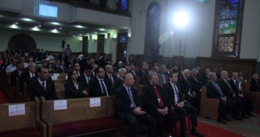 بالصور.. مندوب الرئاسة يبلغ "الإنجيلية" تعازى السيسى.. والطائفة تقرر إلغاء الاحتفالات