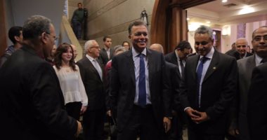 بالصور.. وزير النقل من الكنيسة الإنجيلية: "مصر نسيج واحد ومحدش هيقدر يمزقها"