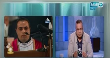 جابر القرموطى يرتدى "سلسلة" الهلال والصليب على الهواء بـ"آخر النهار"