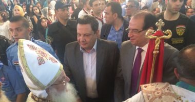 بالصور.. محافظ ومدير أمن الدقهلية يشاركان قداس عيد القيامة بكاتدرائية العذراء والملاك