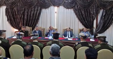 بالصور..مساعد الوزير لوسط الصعيد ومدير أمن سوهاج يبحثان خطط تأمين الكنائس
