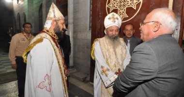 بالصور.. محافظ بورسعيد يشهد قداس ليلة عيد القيامة المجيد
