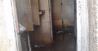صحافة المواطن.. قارئ يرسل صورا لتهالك دورات المياه بموقف فاركسور بدمياط