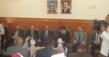 بالصور..محافظ الإسماعيلية وفد الأوقاف يهنئون الأقباط بعيد القيامة