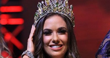 ملكة جمال العالم للسياحة تصل القاهرة من شرم الشيخ بعد تتويجها باللقب