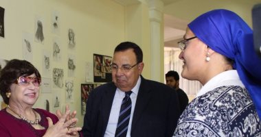 بالصور.. نوال الدجوى تتفقد المعرض الفنى لطب الأسنان بجامعة أكتوبر للعلوم