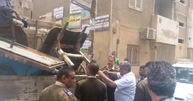 بالصور.. حملة بحى شرق سوهاج لإزالة الاشغالات بالشوارع والميادين