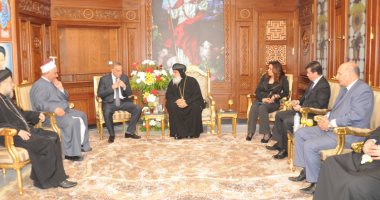 محافظ الجيزة يقدم واجب العزاء للأقباط الأرثوذكس