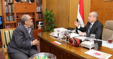 محافظ دمياط يستعرض المدارس التى سيتم افتتاحها خلال العيد القومى