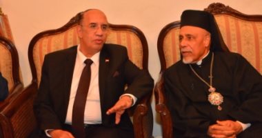 رئيس جامعة أسيوط يقدم العزاء فى شهداء كنيستى طنطا والإسكندرية