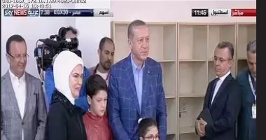أردوغان وعائلته يدلون بأصواتهم فى الاستفتاء على تعديل دستور تركيا