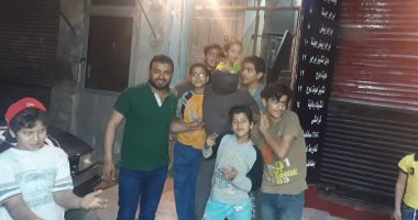 بالصور ..أطفال السويس يسيرون على خطى الأجداد.. ويحرقون دميه اللمبى بشم النسيم