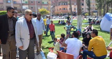 بالصور .. محافظ الاسماعيلية يتفقد احتفالات المواطنين بشم النسيم