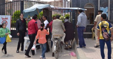 بالصور.. المئات يحتفلون بأعياد شم النسيم بحدائق البحيرة