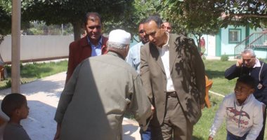احتفالات المواطنين بحدائق كفر الشيخ وحملة لشرطة المسطحات على المراكب