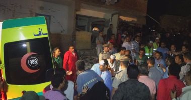الحماية المدنية بأسوان تنقذ سيدة وابنتها من أسفل أنقاض العقار المنهار