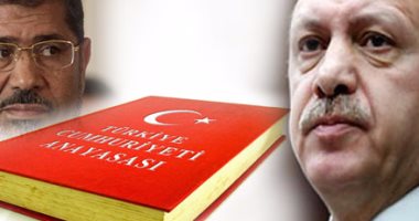 من مرسى لأردوغان "التعلق بحبال دايبة".. الرئيس التركى على خطى المعزول فى الاستبداد.. التعديلات الدستورية تحاكى الإعلان الدستورى.. وتوسيع صلاحيات رئيس الجمهورية والسيطرة على السلطة القضائية أبرز المتشابهات