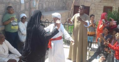  أبرز مشاهد "شم النسيم" بالأقصر سيدة ورجل مسنان يرقصان بميدان أبو الحجاج