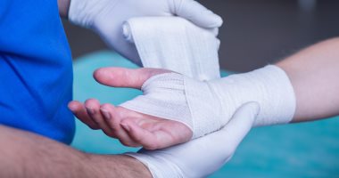 باحثون يطورون ضمادة ذكية يمكنها مراقبة الجروح لحظة بلحظة وعلاجها