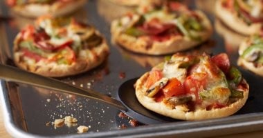 طريقة عمل المينى بيتزا 