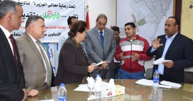بالصور ..محافظ البحيرة توزع قروض ومساعدات زواج للعرائس الايتام