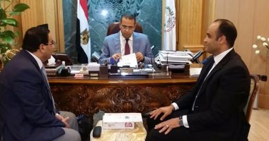 رئيس جامعة المنصورة يستعرض الدراسات النهائية لمركز أبحاث الدواجن بجمصة