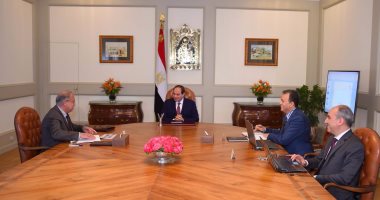 السيسي يستعرض ربط العاصمة الإدارية بشبكة السكة الحديد ويوجه بتطوير "النقل"