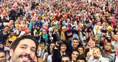 حسن الرداد فى سيلفى مع طلبة جامعة عين شمس: طاقة إيجابية وحماس