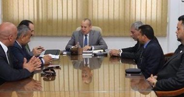 محافظ دمياط يلتقى أمناء الأحزاب السياسية بالمحافظة 