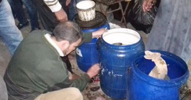 حجز تاجر لحيازته 5 آلاف لتر خل طعام مجهول المصدر 24 ساعة لورود تحريات المباحث