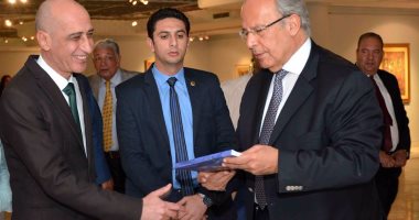 وزير التنمية المحلية: الفن التشكيلى المصرى يفتقر للتسويق العالمى