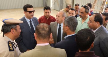 محافظ دمياط يؤدى صلاة الجمعة الأخيرة بقرية البصارطة 