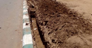 بالصور .. إحلال وتبديل مواسير الأسبستوس المحظورة فى الداخلة 