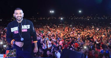  بالصور.. كريم محسن يحتفل بالربيع وسط  جمهوره بالعبور