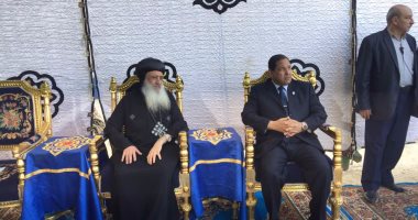 بالصور.. الآلاف يتوافدون لعزاء شهداء الكنيسة ومحافظ الغربية يستقبل المعزين