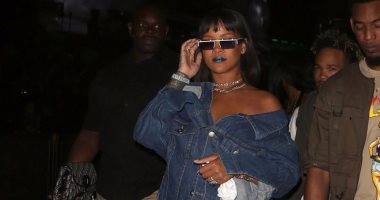بالصور .. ريهانا تظهر بأحدث خطوط الـtoxcido من الجينز بمهرجان Coachella