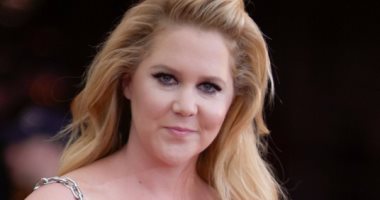 "الأمومة ماعطلتهاش".. إيمى شومر ضمن فريق عمل المسلسل الكوميدى "Love, Beth"