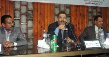 بالصور.. قيادات الداخلية يشرحون مخاطر الإدمان للطلاب فى ندوة بجامعة أسيوط