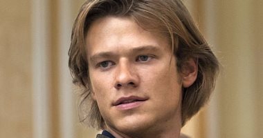 لوكاس تيل يقود دراما الأكشن والإثارة MacGyver إلى موسم ثان