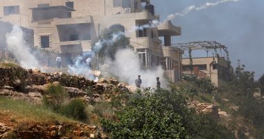 بالصور.. إسرائيل تصيب عشرات الطلاب الفلسطينيين فى تظاهرة منددة بأوضاع الأسرى 
