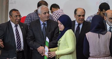 بالصور.. وزارة التعليم تكرم الطلاب الأيتام.. وتناشد المعلمين رعايتهم