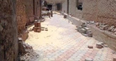 نائبة محافظ القاهرة تتفقد طريق قرية الفواخير بمصر القديمة