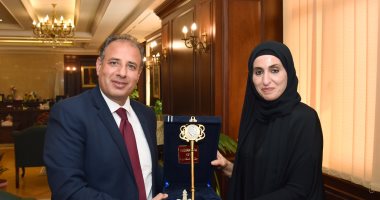 محافظ الإسكندرية يجتمع مع مسئولة مبادرة "تحدى القراءة العربى"