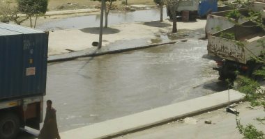 بالصور..قارئ يشكو من طفح مياه الصرف الصحى فى القطامية بالتجمع الثالث