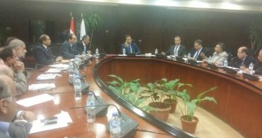 وزير النقل يطالب بسرعة إنهاء أعمال صيانة ونظافة وإنارة الطريق الدائرى